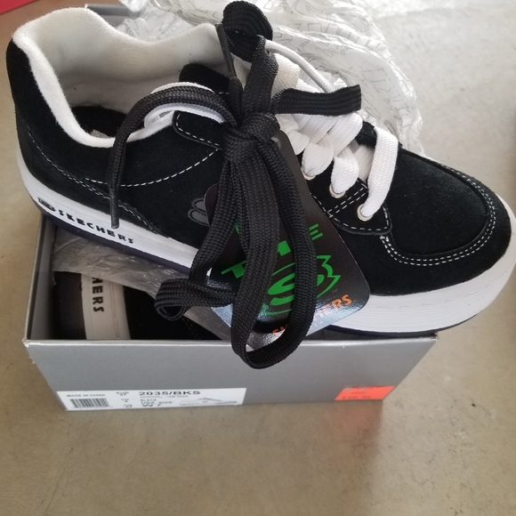 Skechers - Picture 1 of 5